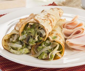 Crepes  de jamón de pavo al pesto