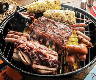 Parrillada bodegón con cebollas caramelizadas